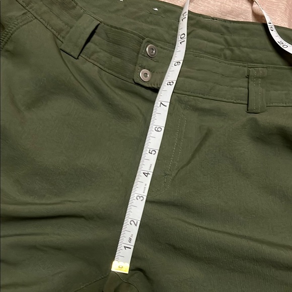 Columbia Green Convertible Cargo Pants with Durable Fabric NWOT 12 long - Picture 9 of 10